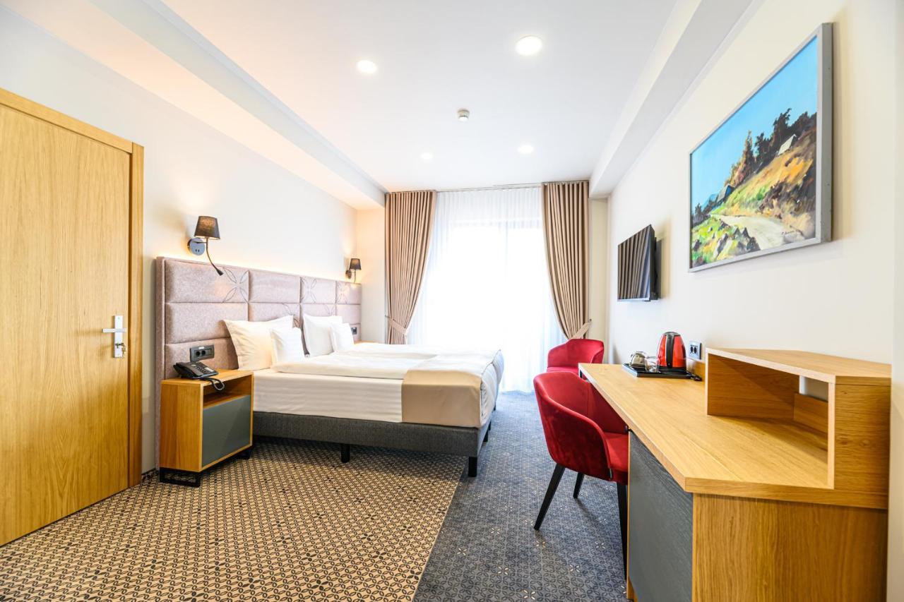 Hotel Dukat Gura Humorului Ngoại thất bức ảnh