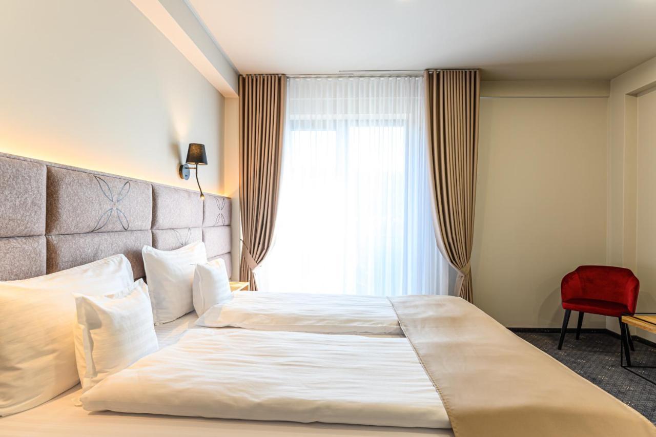 Hotel Dukat Gura Humorului Ngoại thất bức ảnh