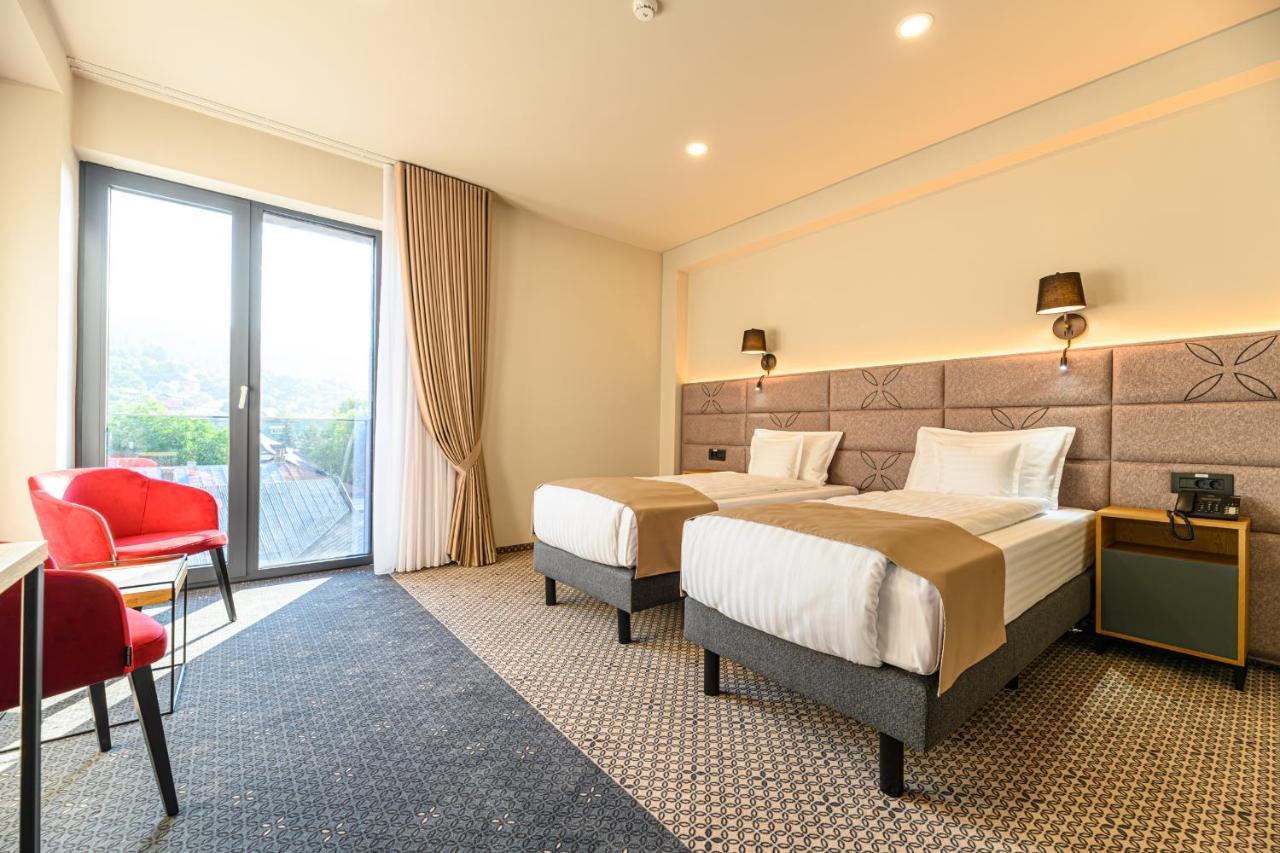 Hotel Dukat Gura Humorului Ngoại thất bức ảnh