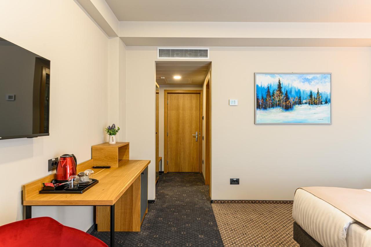 Hotel Dukat Gura Humorului Ngoại thất bức ảnh