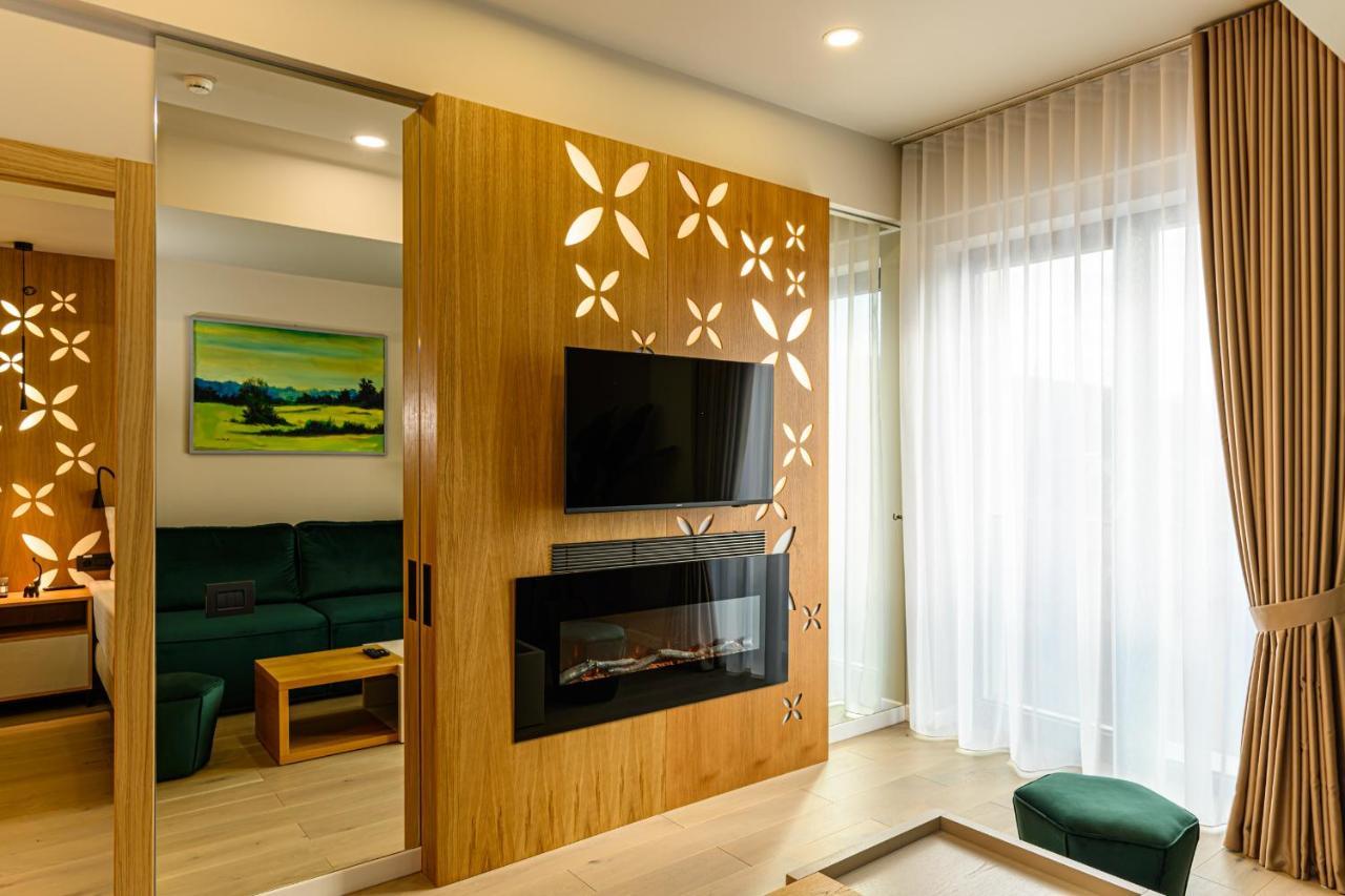 Hotel Dukat Gura Humorului Ngoại thất bức ảnh