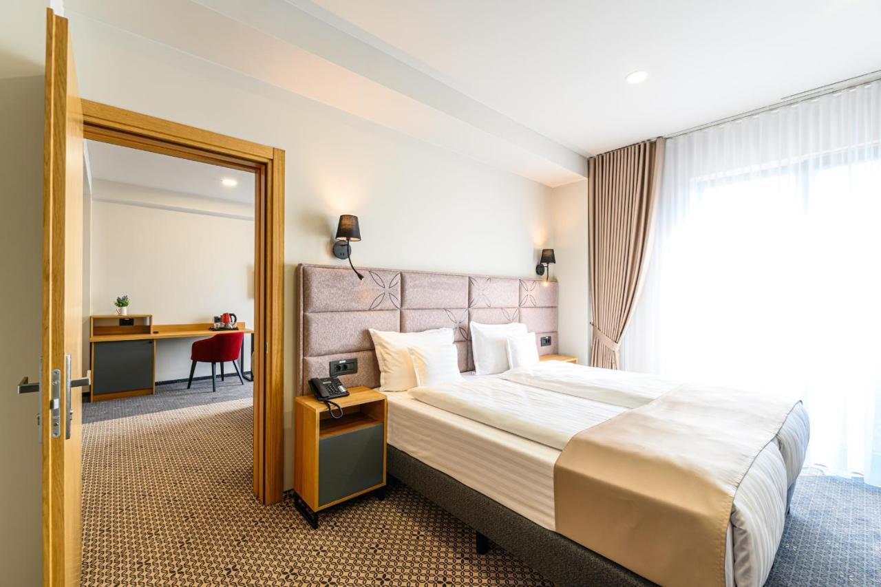 Hotel Dukat Gura Humorului Ngoại thất bức ảnh