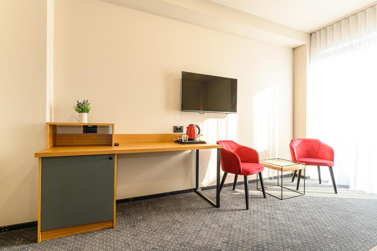 Hotel Dukat Gura Humorului Ngoại thất bức ảnh