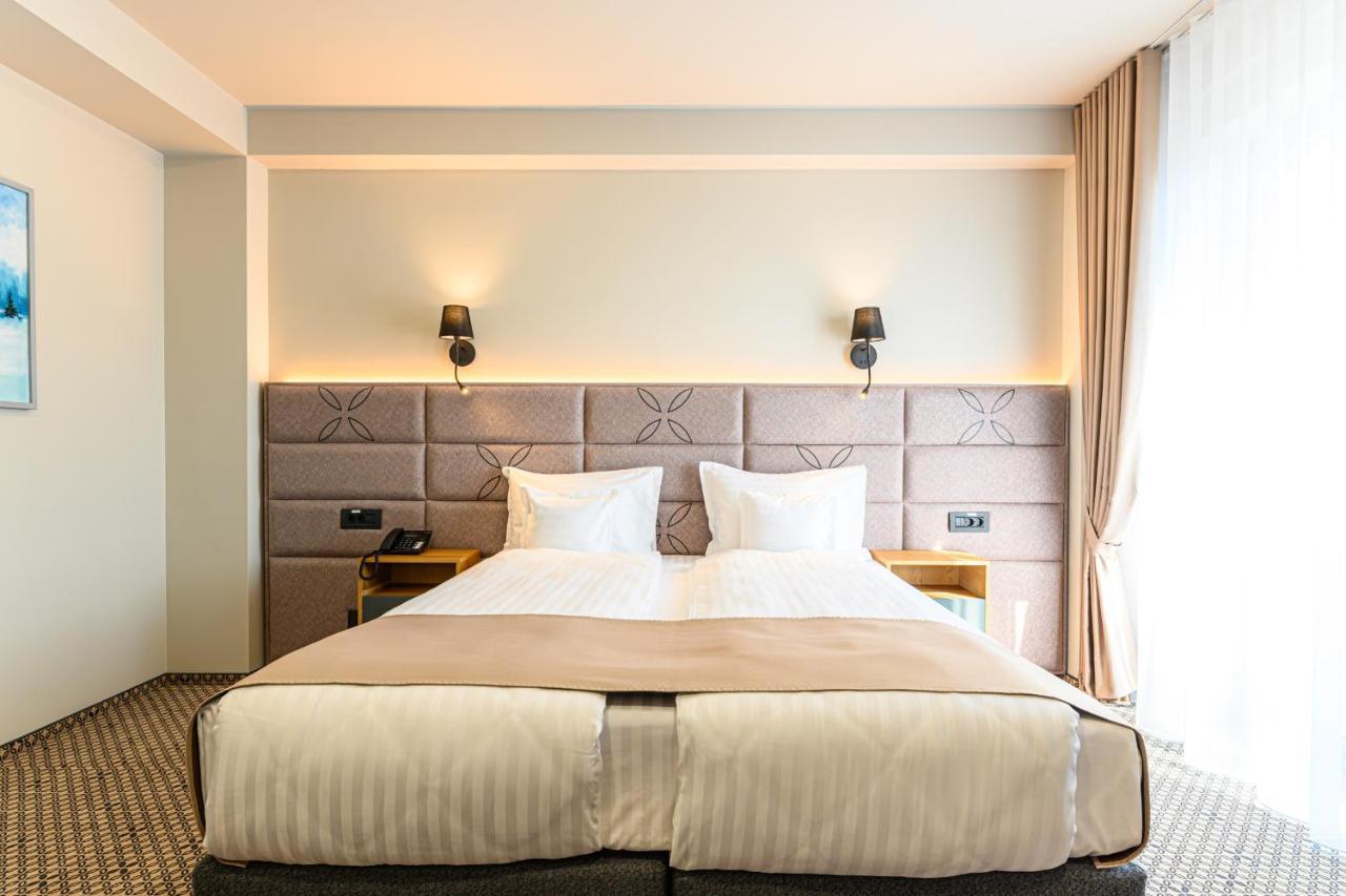 Hotel Dukat Gura Humorului Ngoại thất bức ảnh