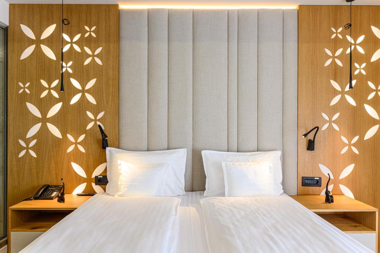 Hotel Dukat Gura Humorului Ngoại thất bức ảnh
