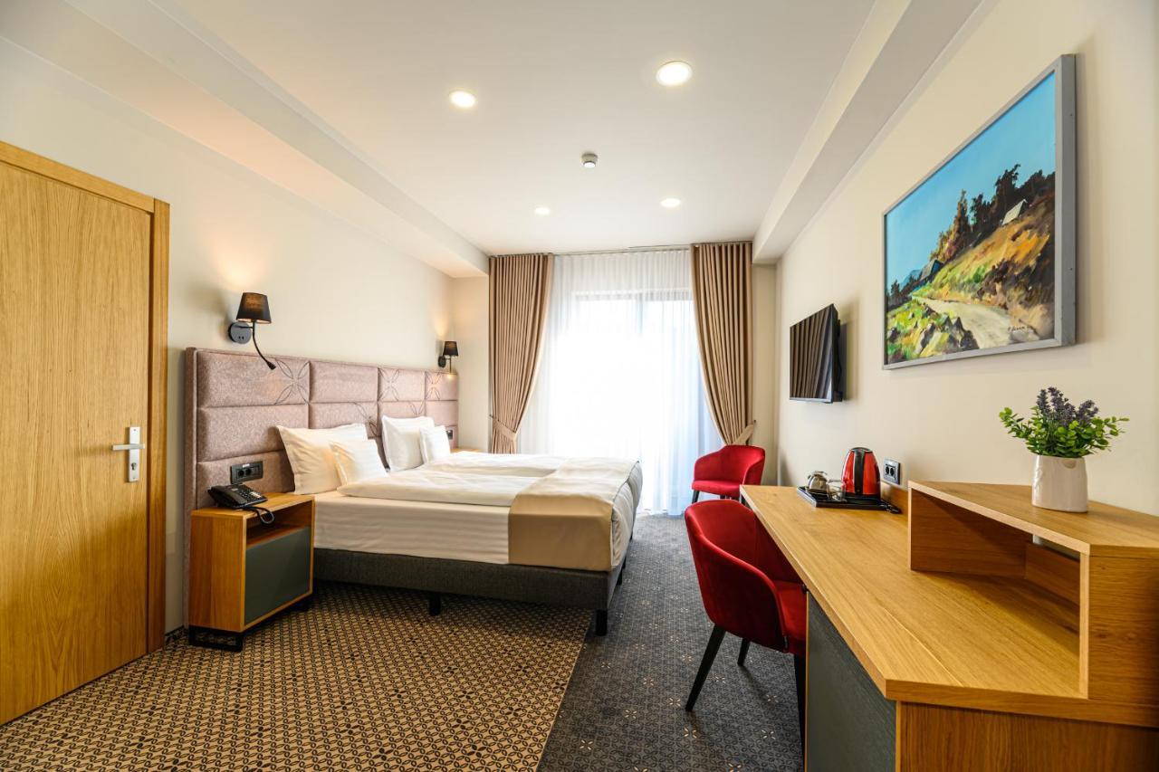 Hotel Dukat Gura Humorului Ngoại thất bức ảnh