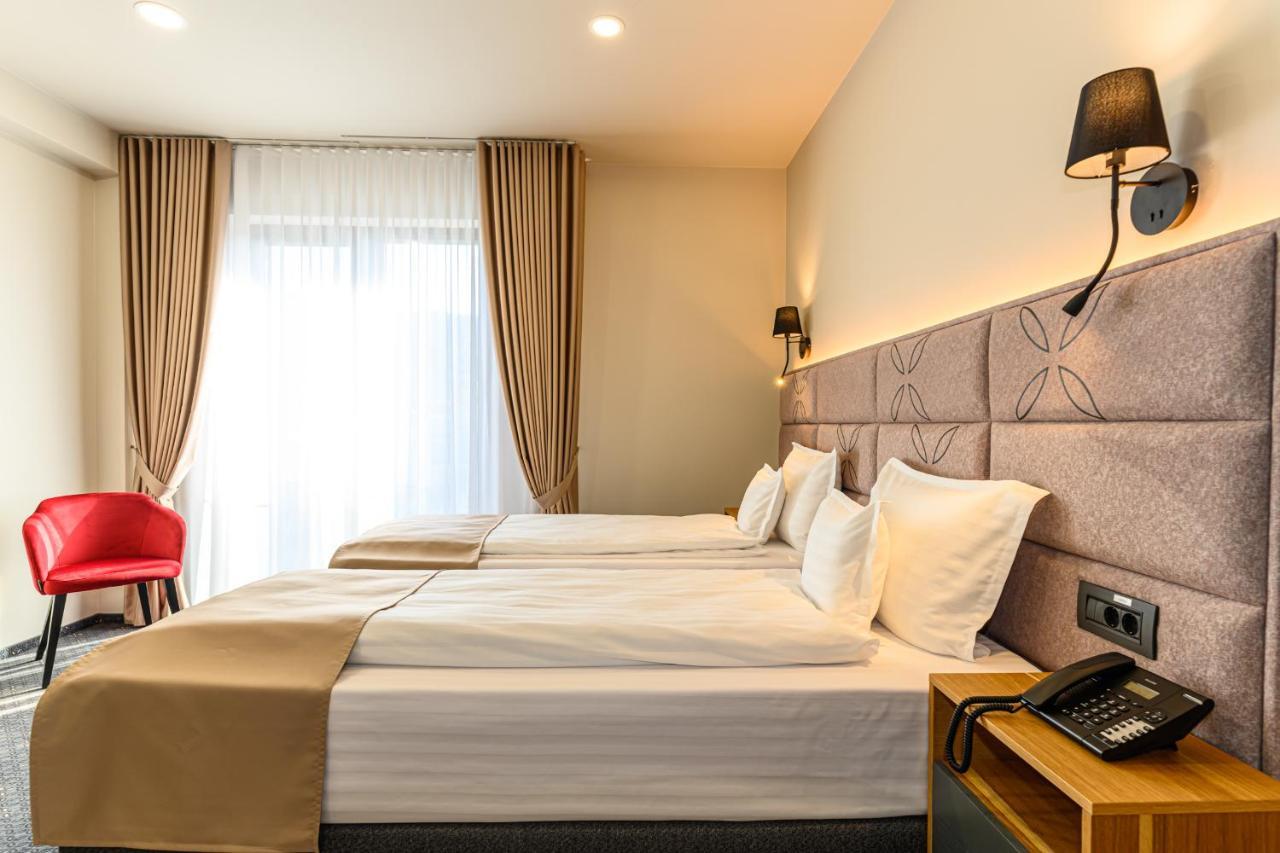 Hotel Dukat Gura Humorului Ngoại thất bức ảnh