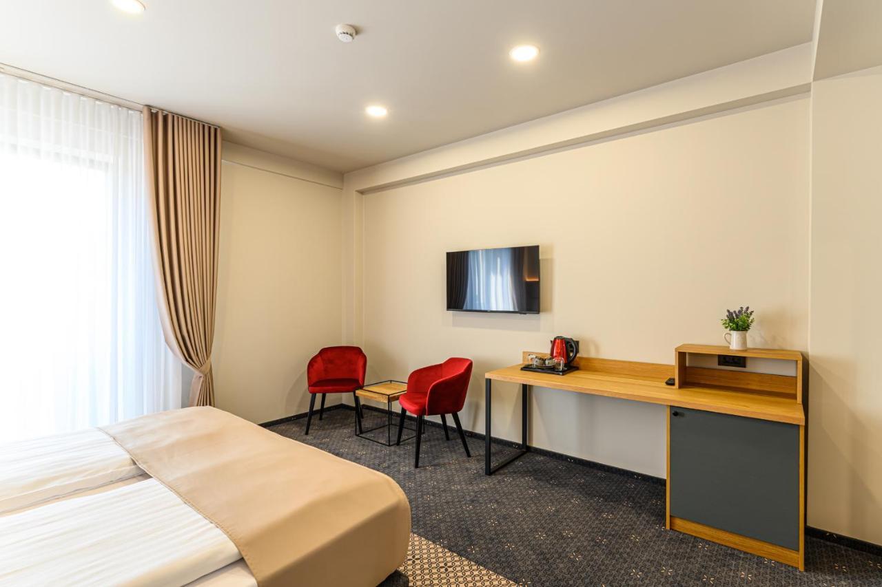 Hotel Dukat Gura Humorului Ngoại thất bức ảnh