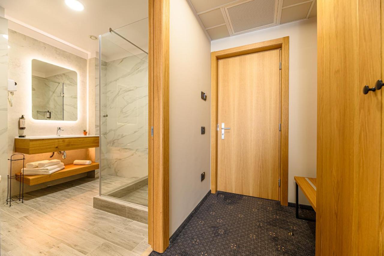 Hotel Dukat Gura Humorului Ngoại thất bức ảnh