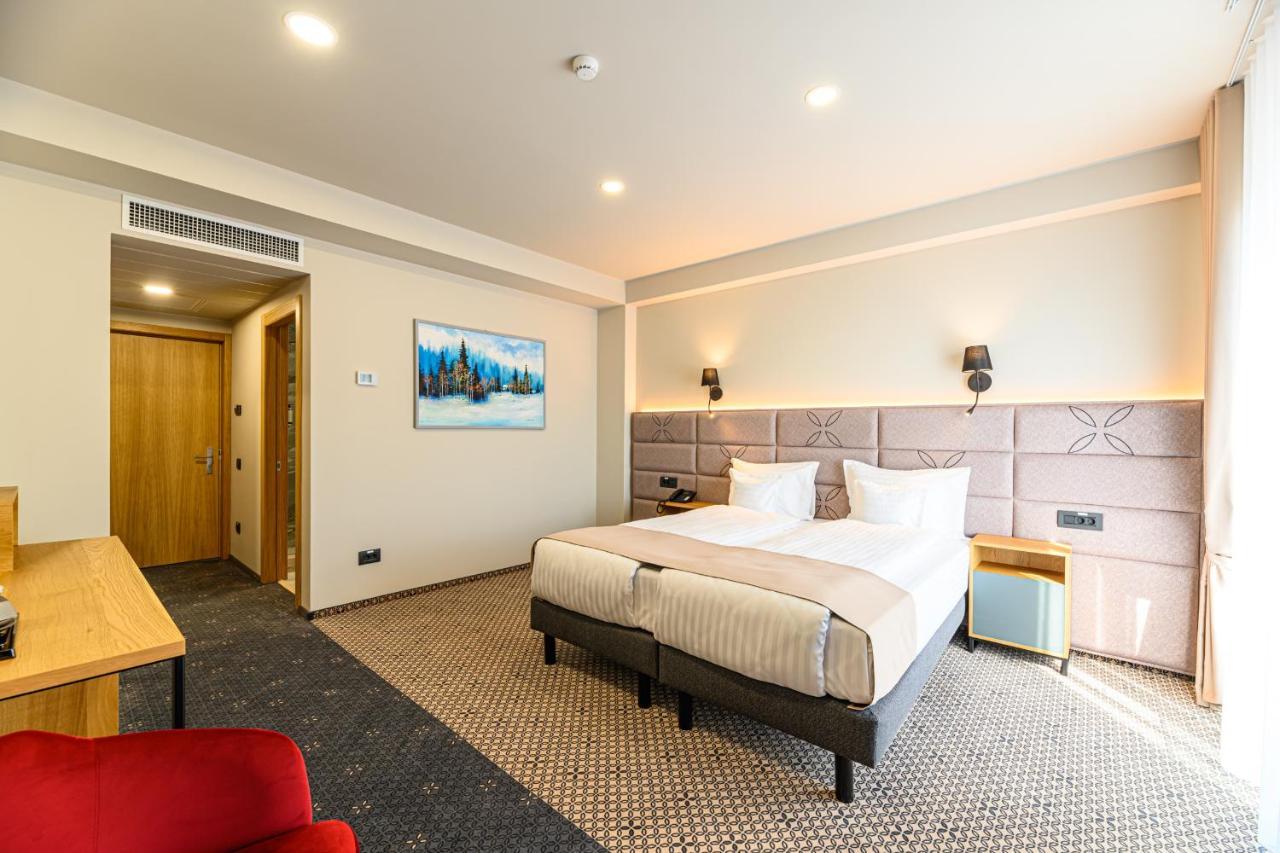 Hotel Dukat Gura Humorului Ngoại thất bức ảnh