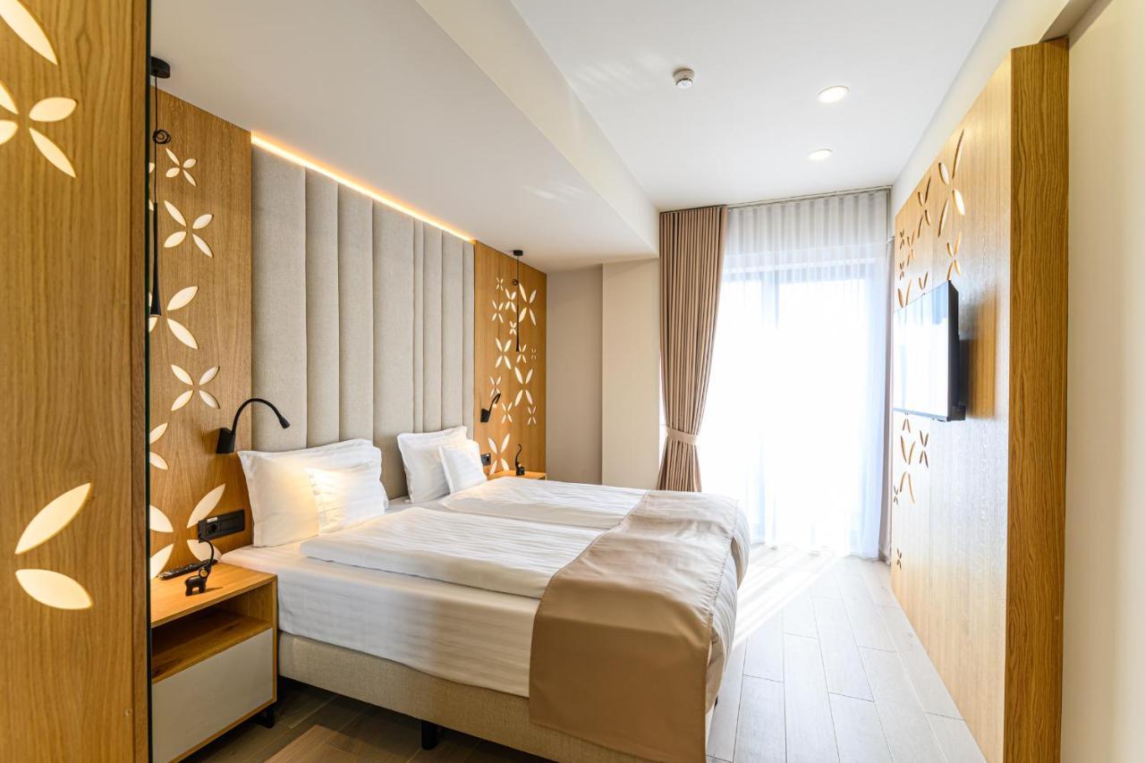Hotel Dukat Gura Humorului Ngoại thất bức ảnh