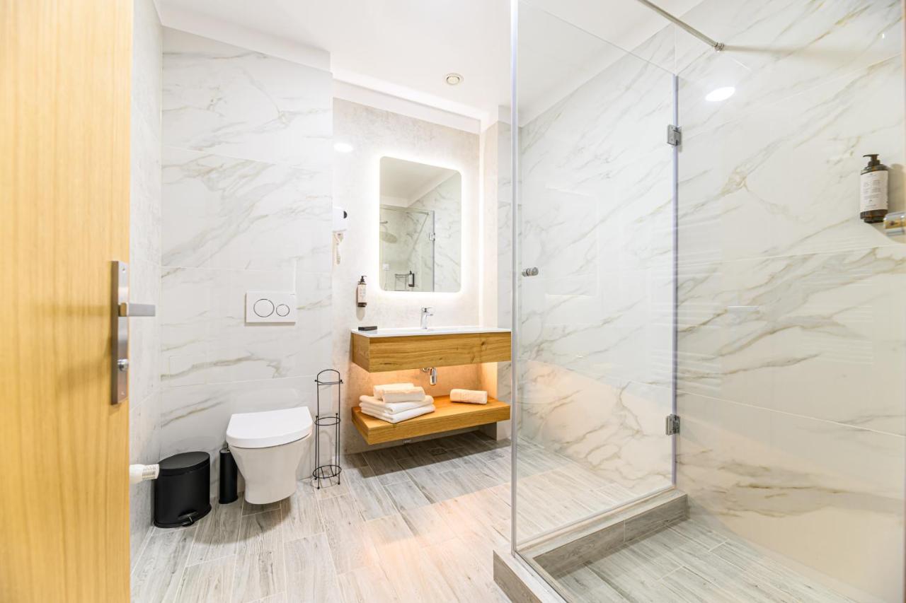 Hotel Dukat Gura Humorului Ngoại thất bức ảnh