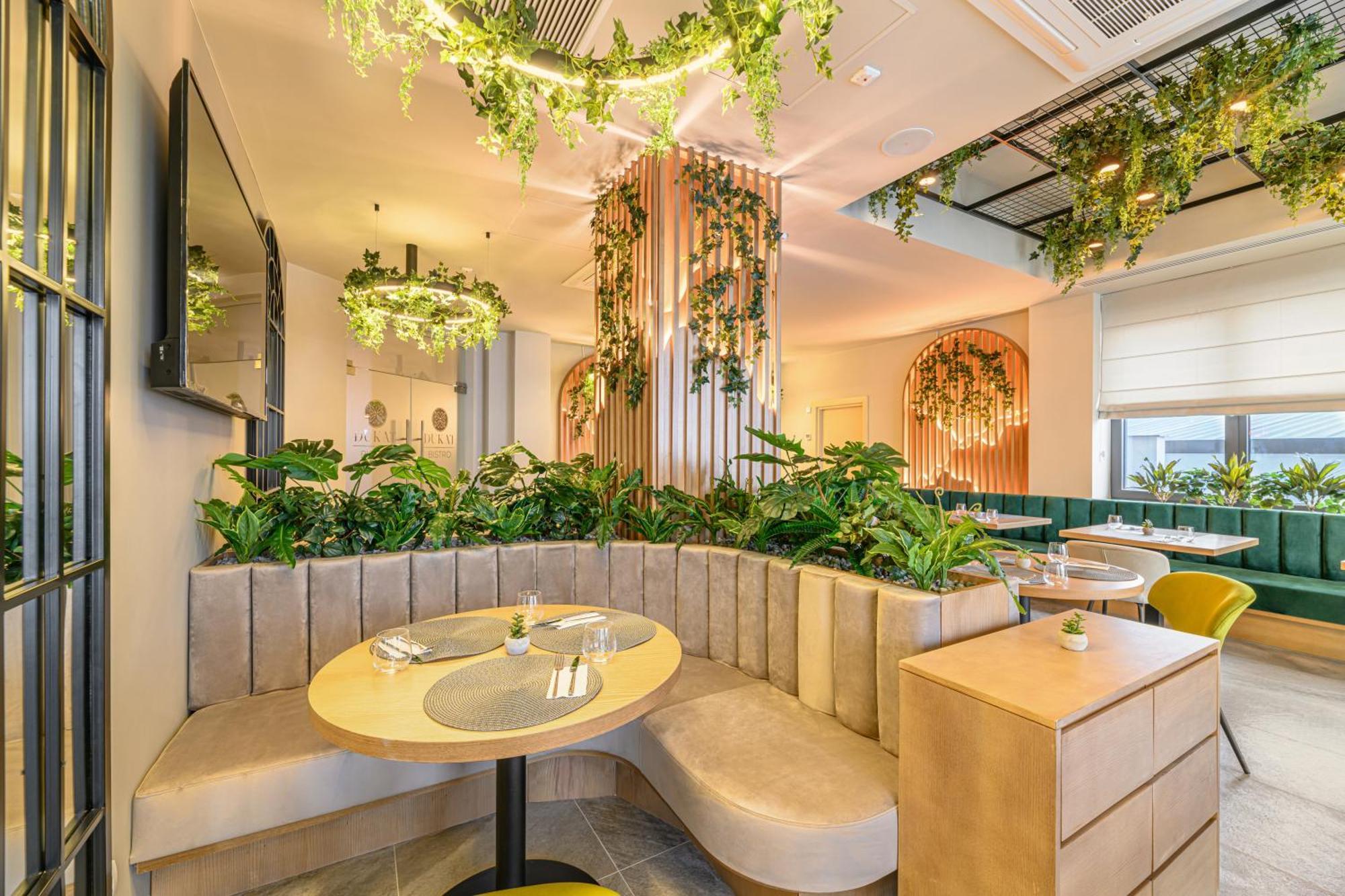 Hotel Dukat Gura Humorului Ngoại thất bức ảnh