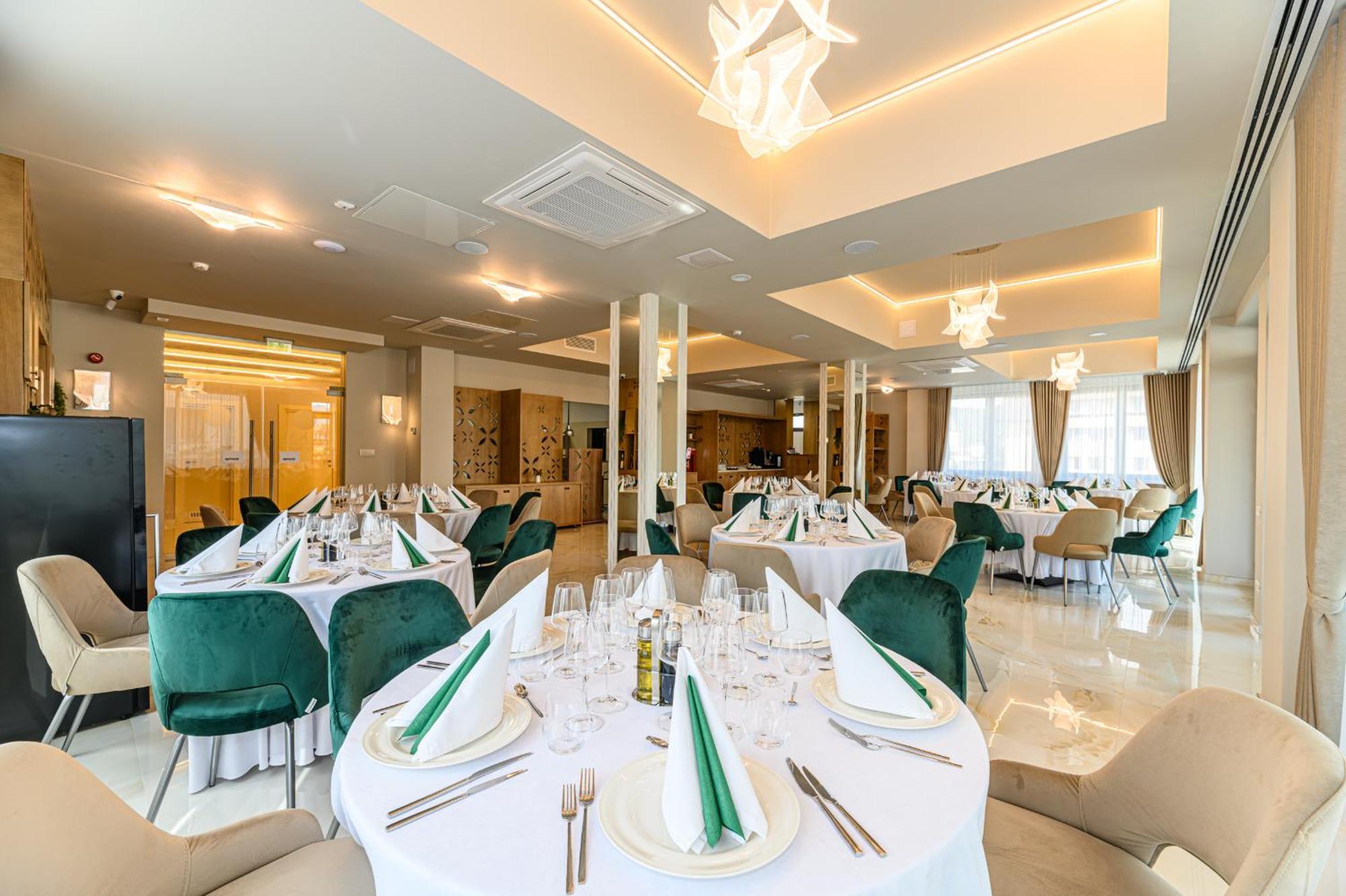 Hotel Dukat Gura Humorului Ngoại thất bức ảnh