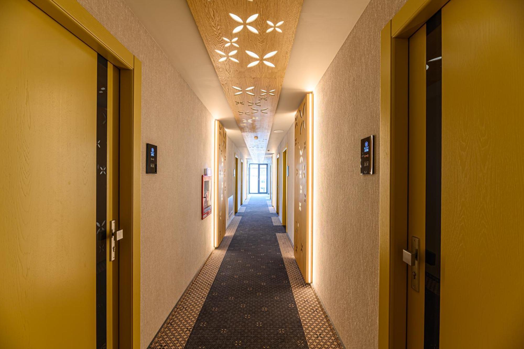 Hotel Dukat Gura Humorului Ngoại thất bức ảnh