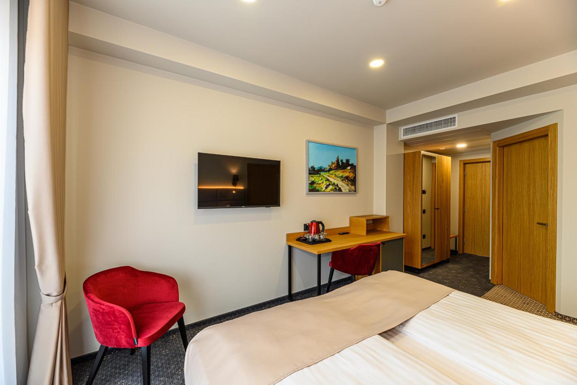 Hotel Dukat Gura Humorului Ngoại thất bức ảnh
